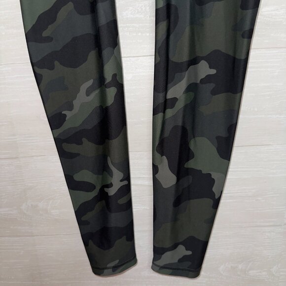 Old Navy Active Women's Size Large Petite Camo Print Powersoft 7/8 Leggings - Picture 4 of 7